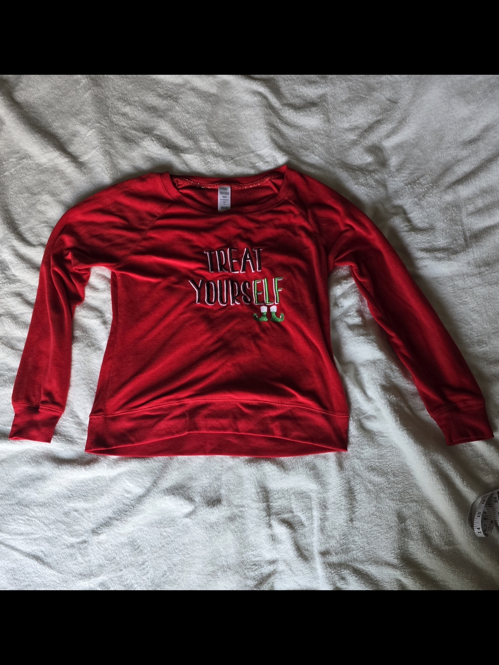 💖=3/$20 Holiday "Treat Yourself" Red Christmas Sweatshirt Size Large - Picture 2 of 7